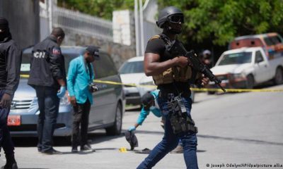 En horas de la tarde, las autoridades de Haití daban cuenta del arresto de quince colombianos y dos estadounidenses de origen haitiano por su supuesta implicación en el magnicidio. Foto: Picture Aliance.