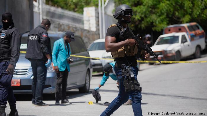 En horas de la tarde, las autoridades de Haití daban cuenta del arresto de quince colombianos y dos estadounidenses de origen haitiano por su supuesta implicación en el magnicidio. Foto: Picture Aliance.