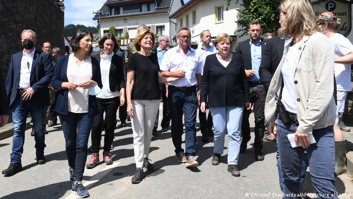 La canciller alemana visita Schuld, uno de los lugares más golpeados. Foto: Télam.