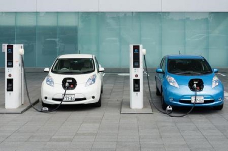 La propuesta tiene como fin convertir al automóvil eléctrico en la base de esta transformación. Foto: lavanguardia.com