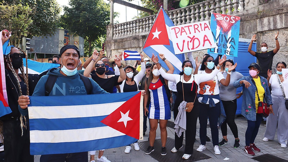 Las marchas iniciadas el domingo con un amplio arco de reclamos,se metieron de lleno en las agendas políticas de los países de la región. Foto: Télam.