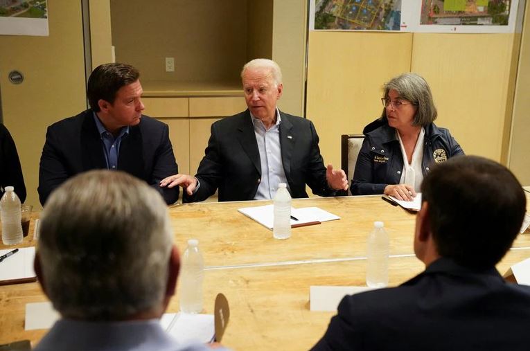 Joe Biden se reunió con la alcaldesa de Miami y familias de personas desaparecidas. Foto: Infobae.