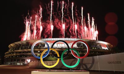 Las afueras del estadio olímpico de Tokyo en el momento de los juegos artificiales. Foto: #Tokyo2020 en Esoañol-Twitter.