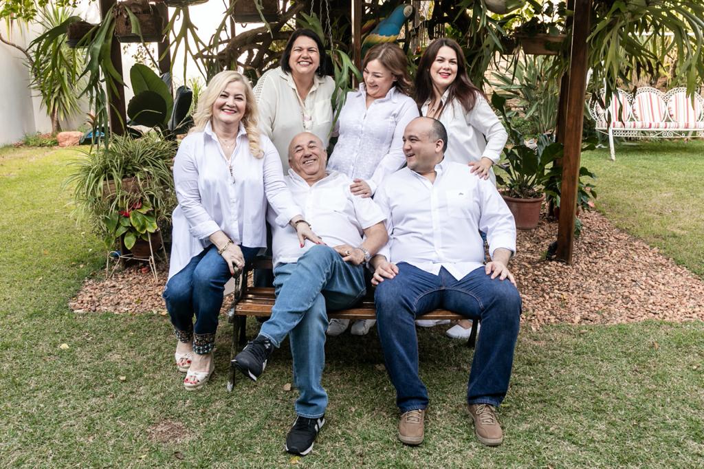 El clan Grütter: Carmen (la matriarca), Karen, Liz, Antonella, Don Antonio (fundador) y Juan. Gentileza.