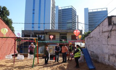 La construcción del parque infantil se da en el marco de los trabajos sociales de la obra de las nuevas Oficinas de Gobierno. Foto: Gentileza.