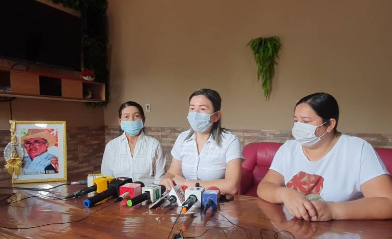 Durante la conferencia de prensa de las hijas de Félix Urbieta. (Foto 780 AM).