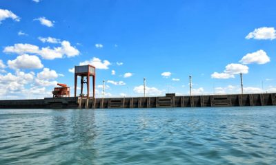 La bajante del río no impide a la central de Itaipú seguir cumpliendo con su compromiso de generación de energía. Foto: Gentileza.