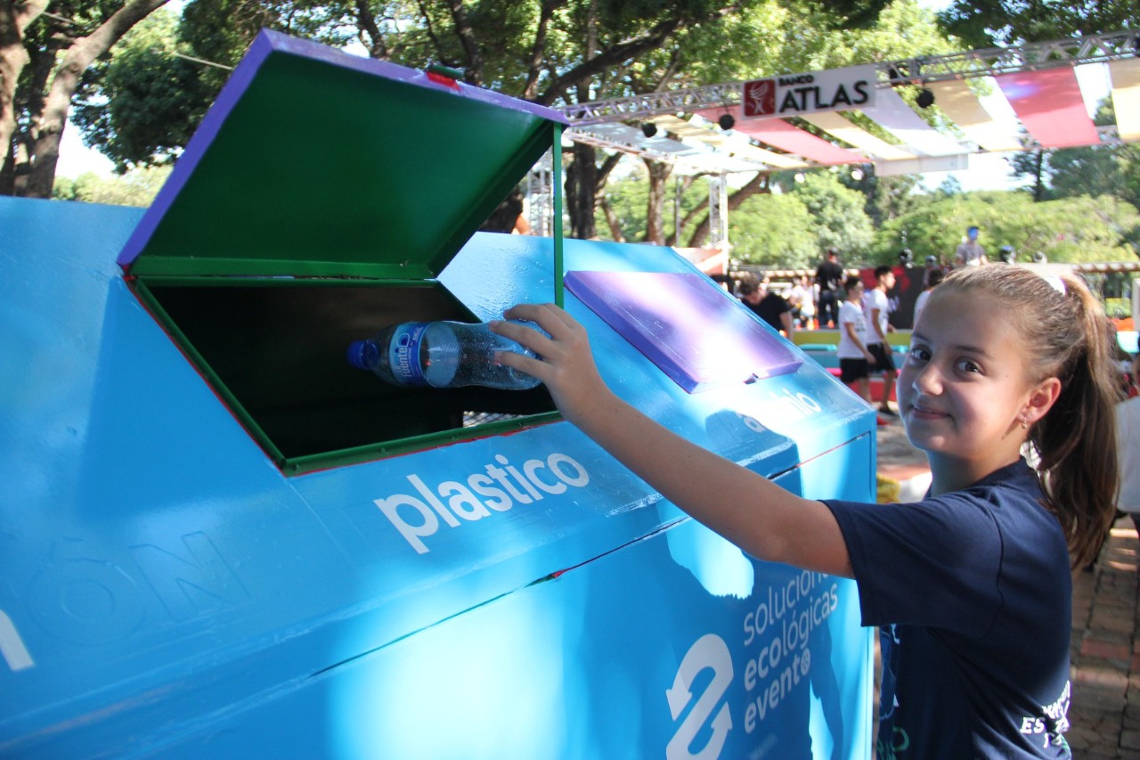 Soluciones Ecológicas fue reconocida en la categoría Medio Ambiente por su propósito y desempeño en favor del reciclaje. Foto: Gentileza.