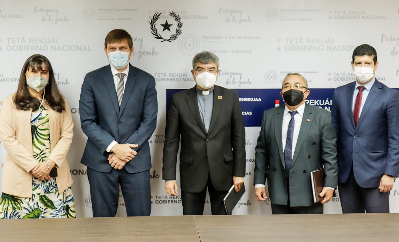 Reunión en el Ministerio de Educación. Foto: Gentileza MEC.