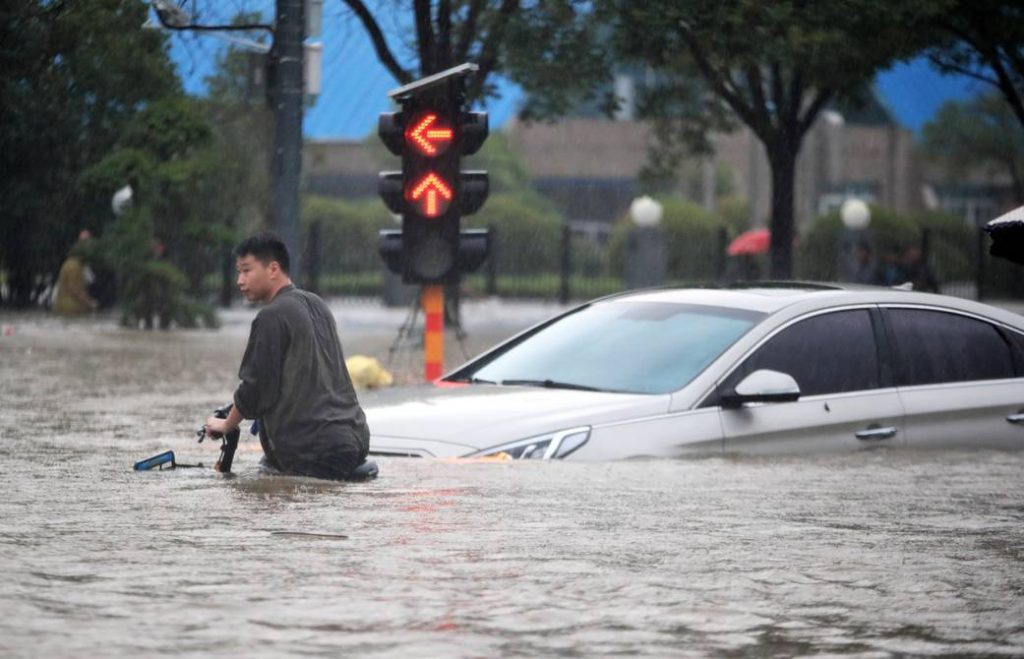 Lluvias torrenciales en la provincia de Henan causaron el desbordamiento de ríos. Foto: eluniverso.com