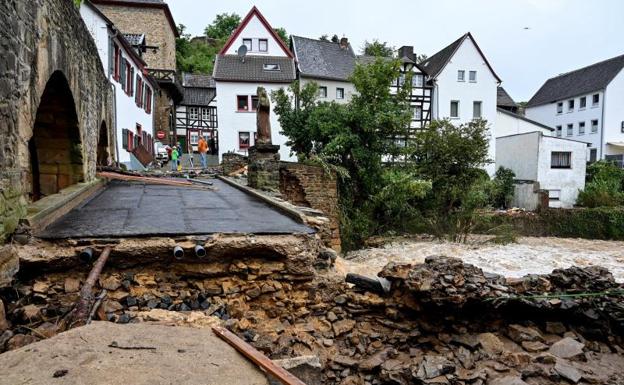 En el oeste de Alemania había ríos desbordados, árboles arrancados, carreteras y casas inundadas. Foto: elcorreo.com