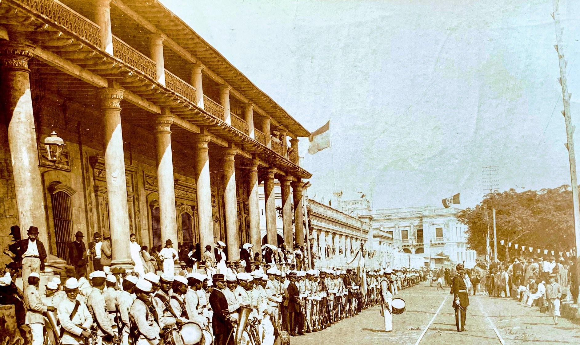 Casa de Don Carlos A. López. Fotografía de Manuel San Martín, ca. 1890. Fuente: Paraguay de antes