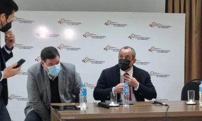 El contralor Camilo Benítez, en conferencia de prensa. (Foto Radio Ñanduti).