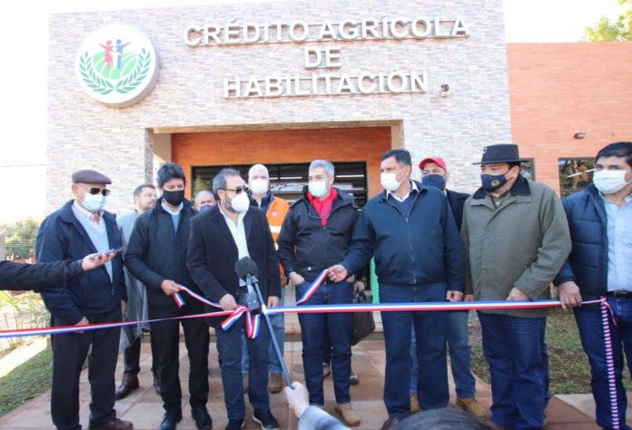 El el momento de la inauguración. (Foto Presidencia).