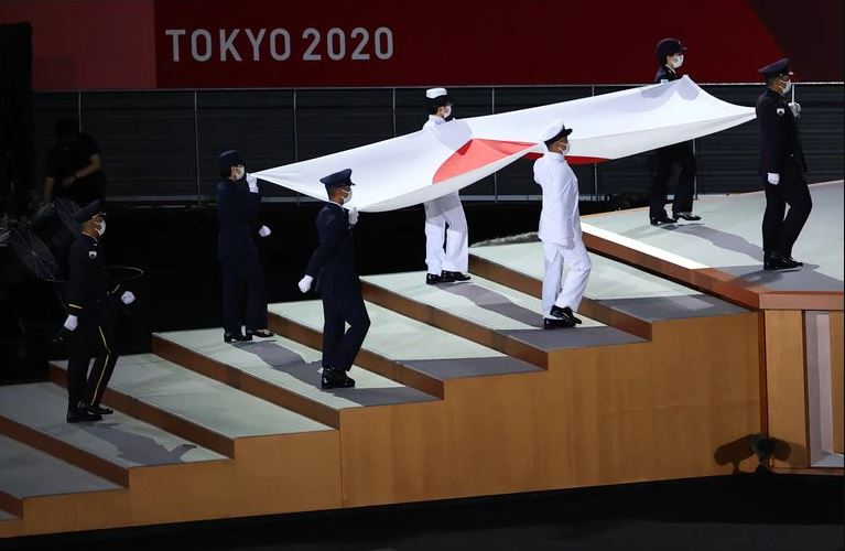 El ingreso de la bandera japonesa. Foto: Agencia.