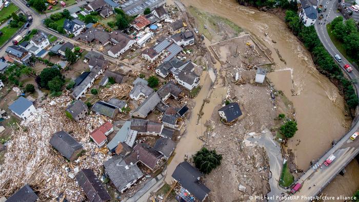 Los servicios meteorológicos pronostican que las lluvias irán bajando a lo largo de este lunes. Foto: DW.