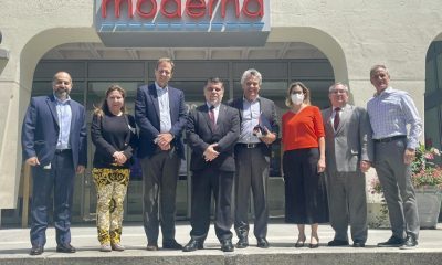 El ministro Julio Borda, junto con representantes de Moderna. (Foto Presidencia).