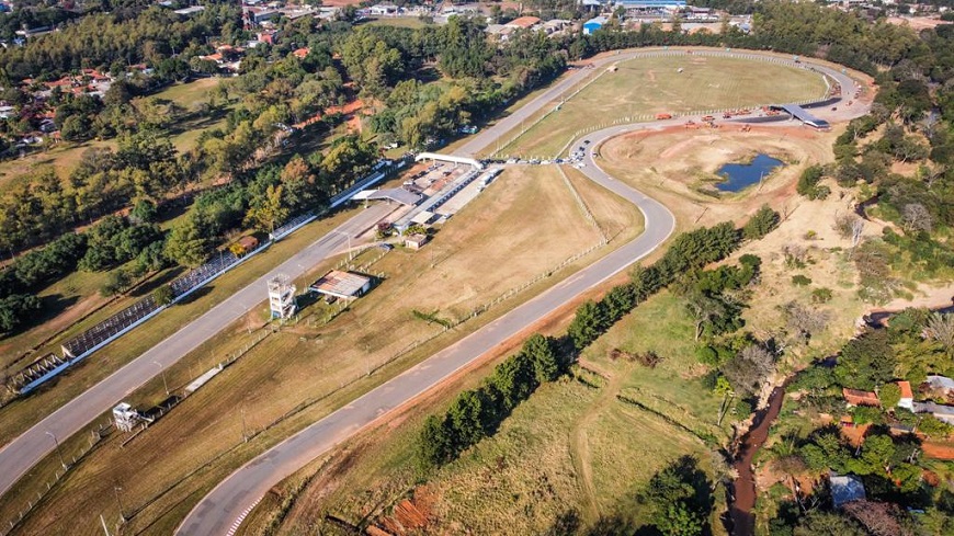 Vista aérea del mega vacunatorio del Autódromo Rubén Dumot. Foto: Ministerio de Salud.