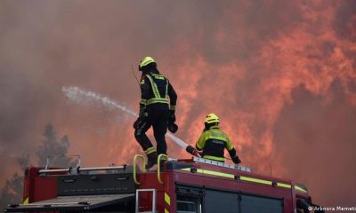 Bomberos intentan apagar incendios en Macedonia del Norte este 9 de agosto. Foto: DW.