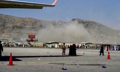 Estados Unidos instó a sus ciudadanos a abandonar "inmediatamente" las puertas del aeropuerto de Kabul. Foto: Agencias.