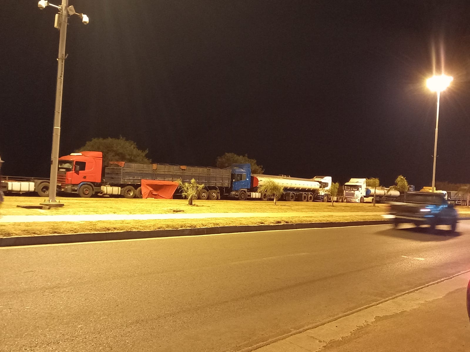 Camioneros seguirán con el paro. (Foto Archivo).