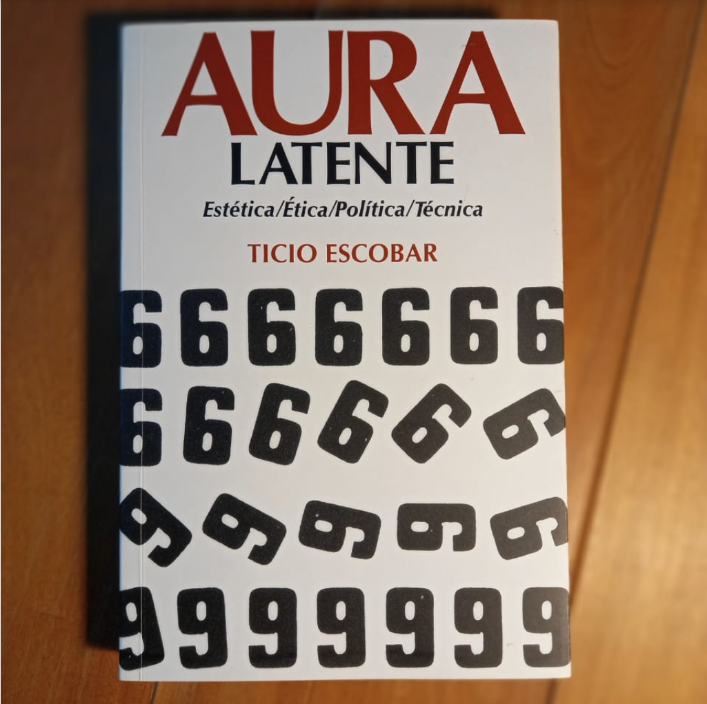 Aura latente, 2020, uno de los últimos libros de Ticio Escobar