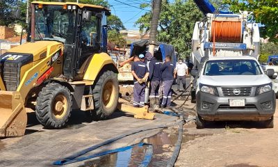 Arreglo de colector de red cloacal en Fernando de la Mora. Foto: Essap.