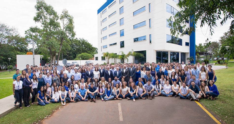 Plantel de la empresa Tigo. Foto: Gentileza.