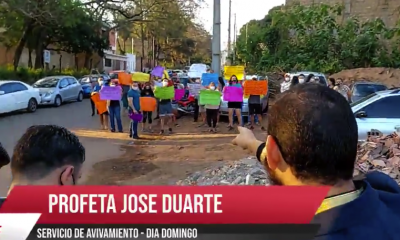 Momento en que el Pastor se dirige a los manifestantes. (Captura vídeo)