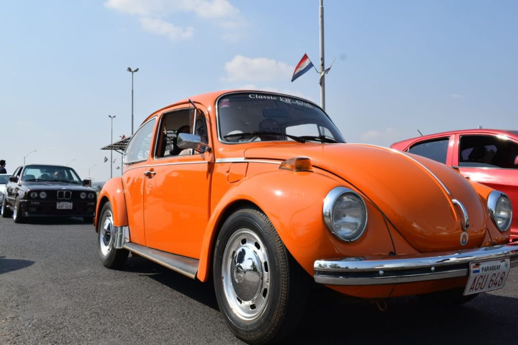 Desfile de autos antiguos en Asunción. (Foto Municipalidad de Asunción).