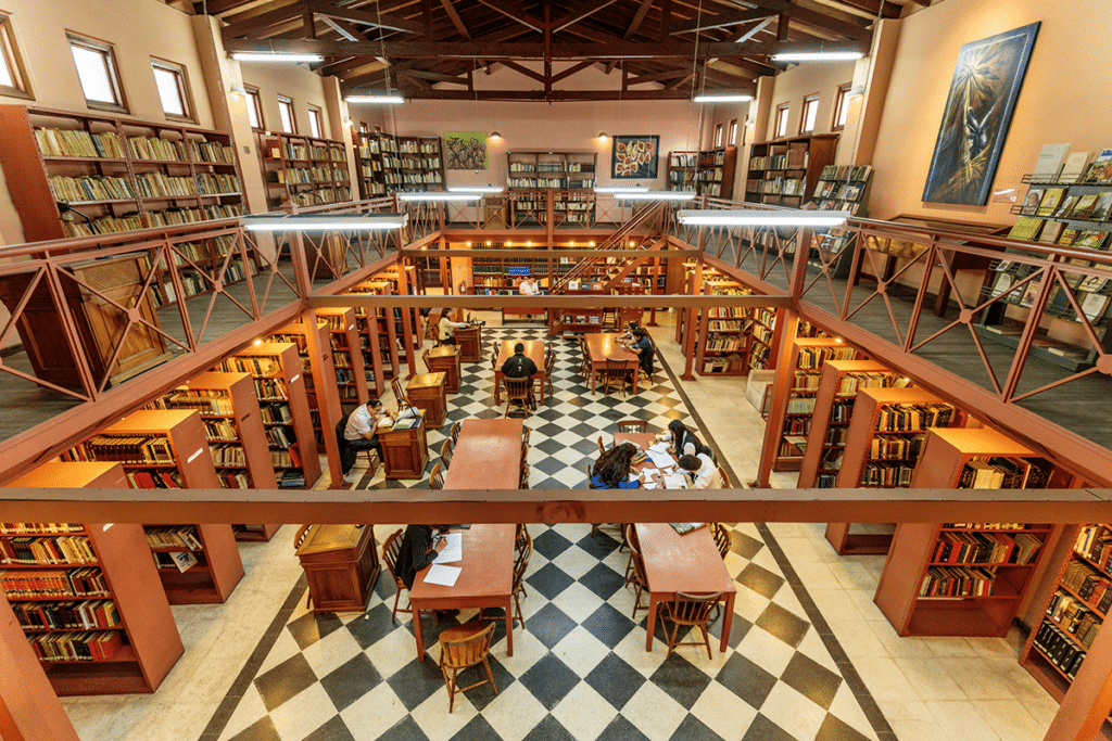 Biblioteca Augusto Roa Bastos. Cortesía