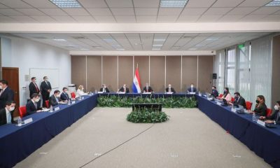 El equipo de Gafilat, reunido con representantes de los tres poderes del Estado en su visita el año pasado. Foto: Archivo