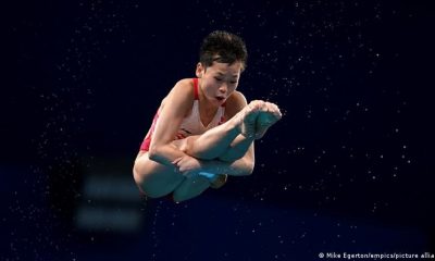 Quan Hongchan durante un "salto perfecto".