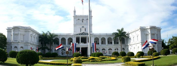 El Palacio de Gobierno en el año 2010. El mismo también es llamado Palacio de López. Se construyó en 1867, pero se inauguró el 12 de octubre de 1892. (Foto Julio Ingolotti).