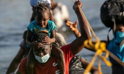 Daniel Foote, que había asumido hace dos meses, explicó además que Haití es incapaz de soportar el flujo forzado de “miles de migrantes que regresan y que carecen de comida, refugio y dinero”. Foto: Getty.