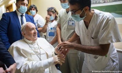 "Ni me pasó por la cabeza", dijo el sumo pontífice. "Siempre que un papa está enfermo corre brisa o huracán de cónclave", expresó. Foto: Picture Aliance.