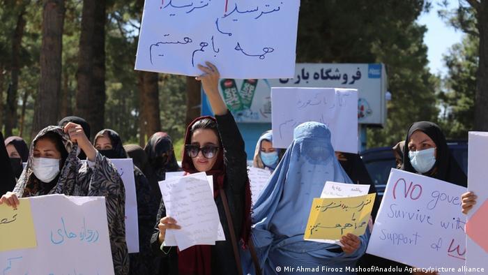 Decenas de mujeres se manifestaron en Herat y prometieron más protestas en otras ciudades del país. Foto: Picture Aliance.