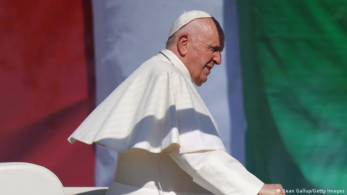 El líder católico llegó a Hungría, primera etapa de una breve gira por Europa Central. Francisco habló ante delegados cristianos y judíos en Budapest. Foto: Picture Aliance.