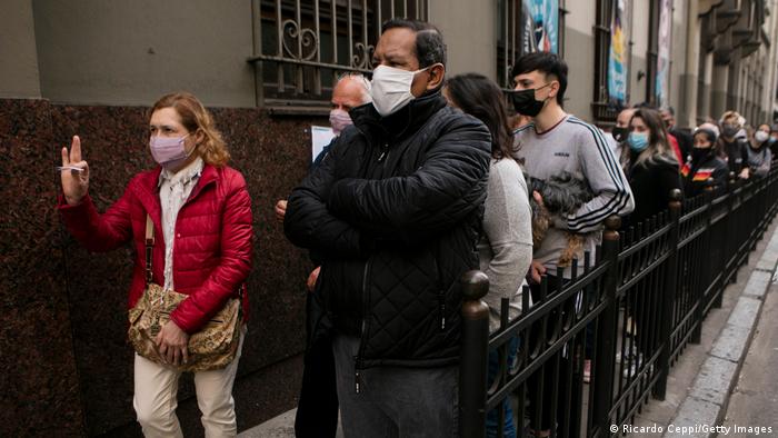 Las elecciones de medio término, que renovarán la mitad de la Cámara de Diputados y un tercio del Senado, son la primera prueba electoral para evaluar el apoyo con que sigue contando el gobierno de Alberto Fernández. Foto: Getty.