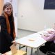 La primer ministra de Islandia, Katrin Jakobsdottir, ejerce su voto en Reykjavik (26.09.2021). Foto: Picture Aliance.