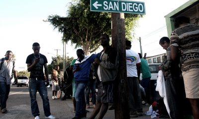 Los 2.000 migrantes que llegaron a principios de la semana pasada a la ciudad texana Del Río, desde México, aumentaron a 15.000 para el viernes. Foto: Agencias.