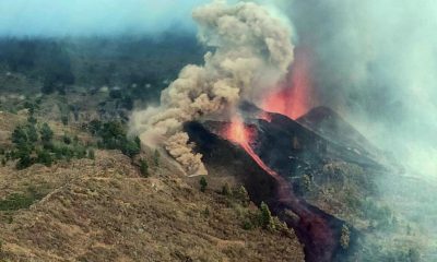 La actividad volcánica, que podría durar varias semanas o meses según especialista, provocó hasta ahora la destrucción de viviendas, forestación y la evacuación de pobladores hacia zonas seguras. Foto: Agencias.