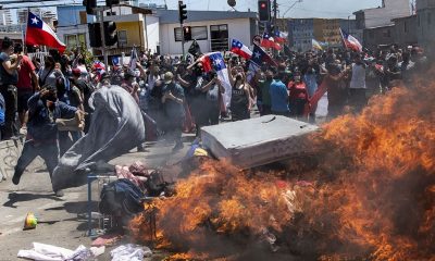 El asunto ocupó los medios nacionales e internacionales, luego de que el viernes carabineros desalojara una plaza en Iquique, donde dormían más de 100 inmigrantes. Foto: Agencias.