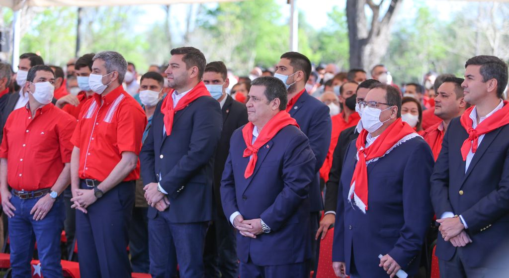 Las autoridades coloradas se hicieron presente en Ybycuí. (Foto ANR)