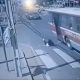 Momento en que la mujer cayó del bus. (Captura de vídeo)