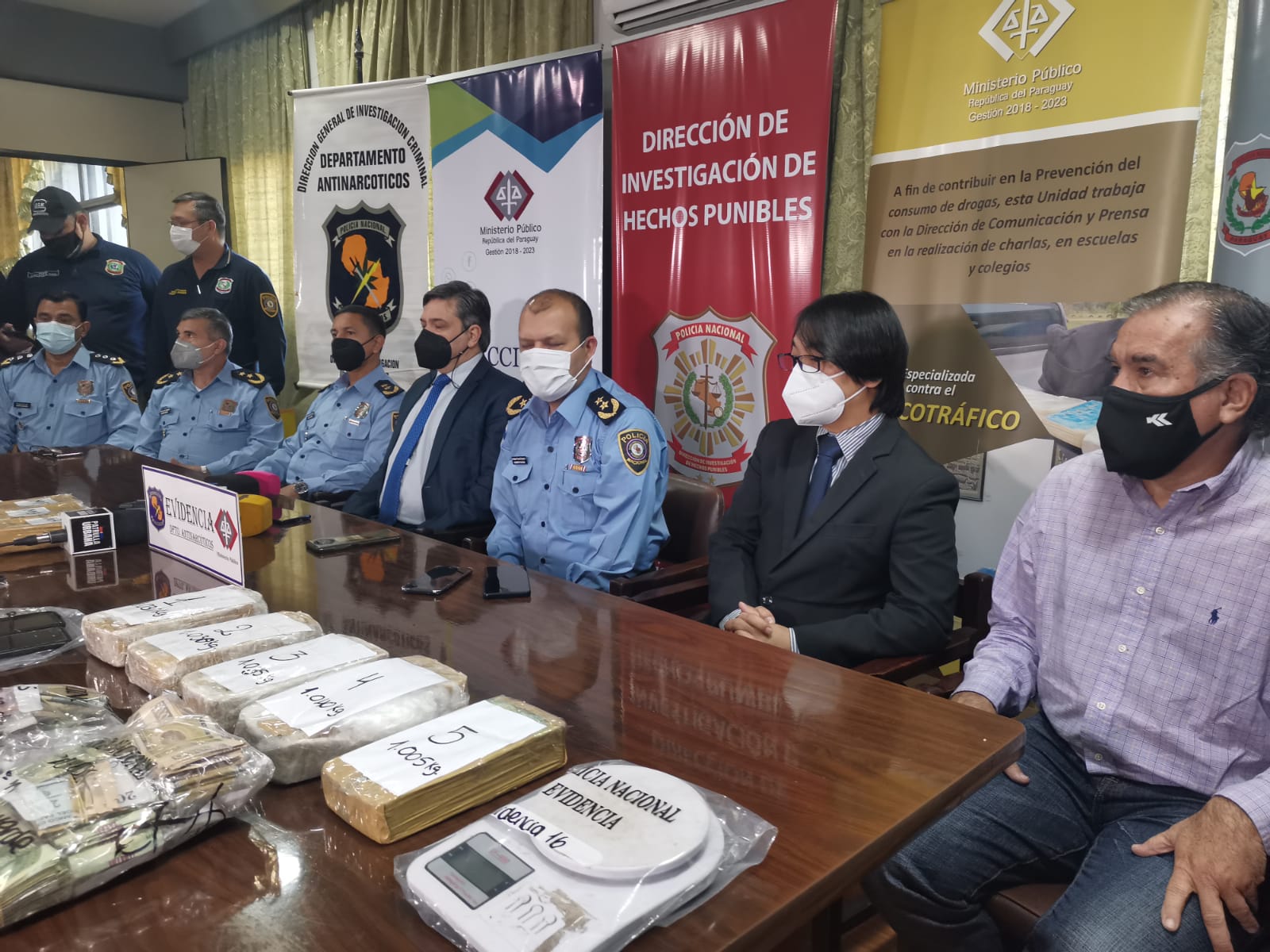 Autoridades de la Policía y Fiscalía brindaron una conferencia de prensa. (Radio Nacional)