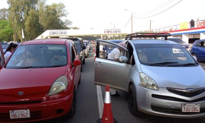 Masiva concurrencia de ciudadanos que quieren aplicarse la segunda dosis en el vacunatorio Rubén Dumot. Foto: Gentileza.