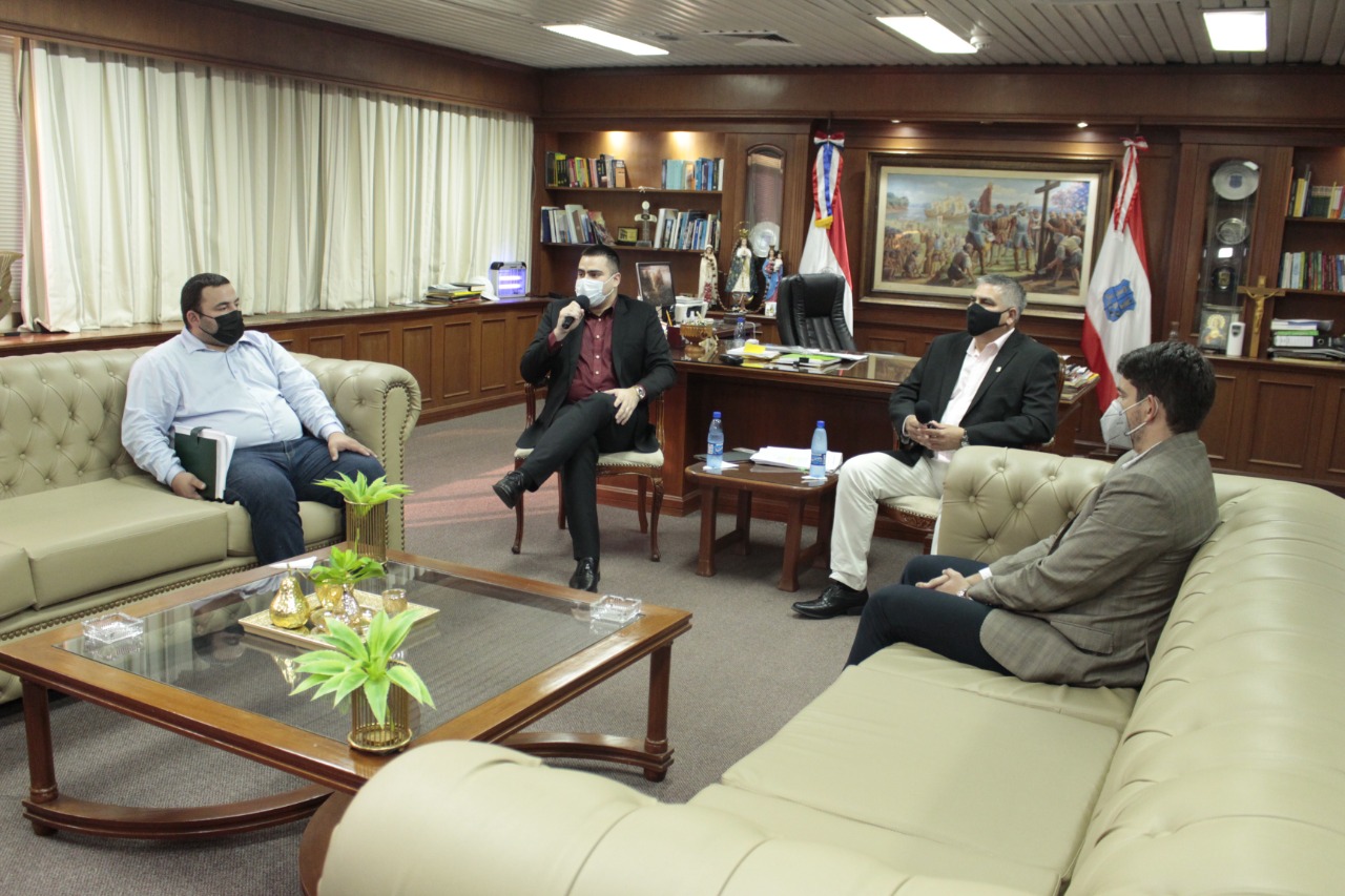 Momento de la reunión que terminó con un acuerdo entre las partes. (Gentileza)