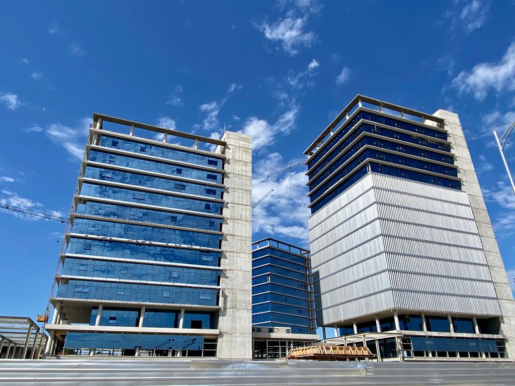 Edificios en construcción para oficina del Gobierno en la zona del Puerto de Asunción. (Foto MOPC)