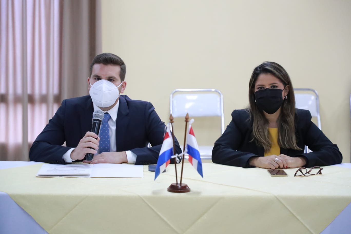 Durante la conferencia de prensa, donde anunciaron la promulcación de la ley. (Foto Presidencia).